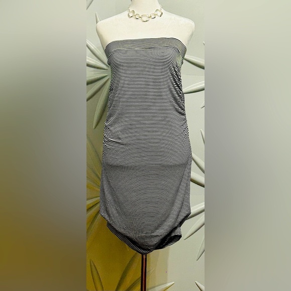 Banana Republic (NWT) SZ S black & white dress bust 30”-38”, waist 35”-40” - Picture 1 of 4